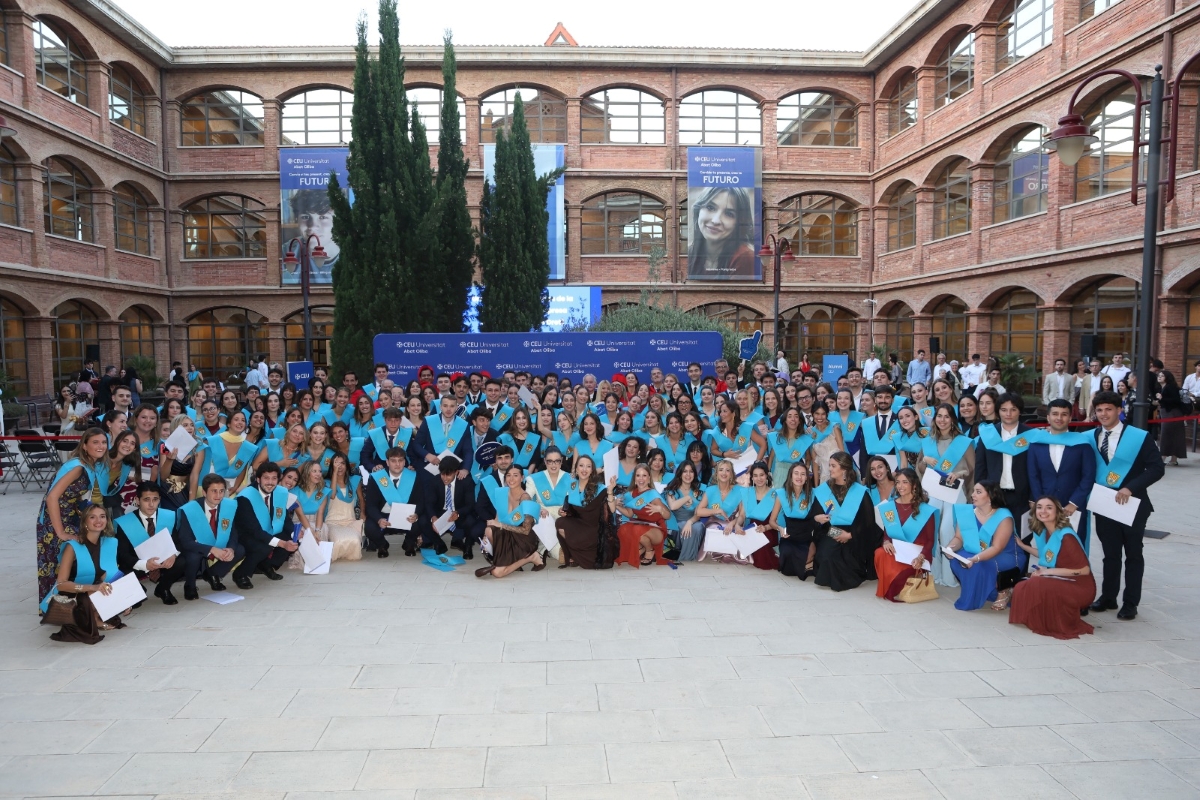 Una nueva generación de juristas, criminólogos y politólogos se gradúa en la CEU UAO